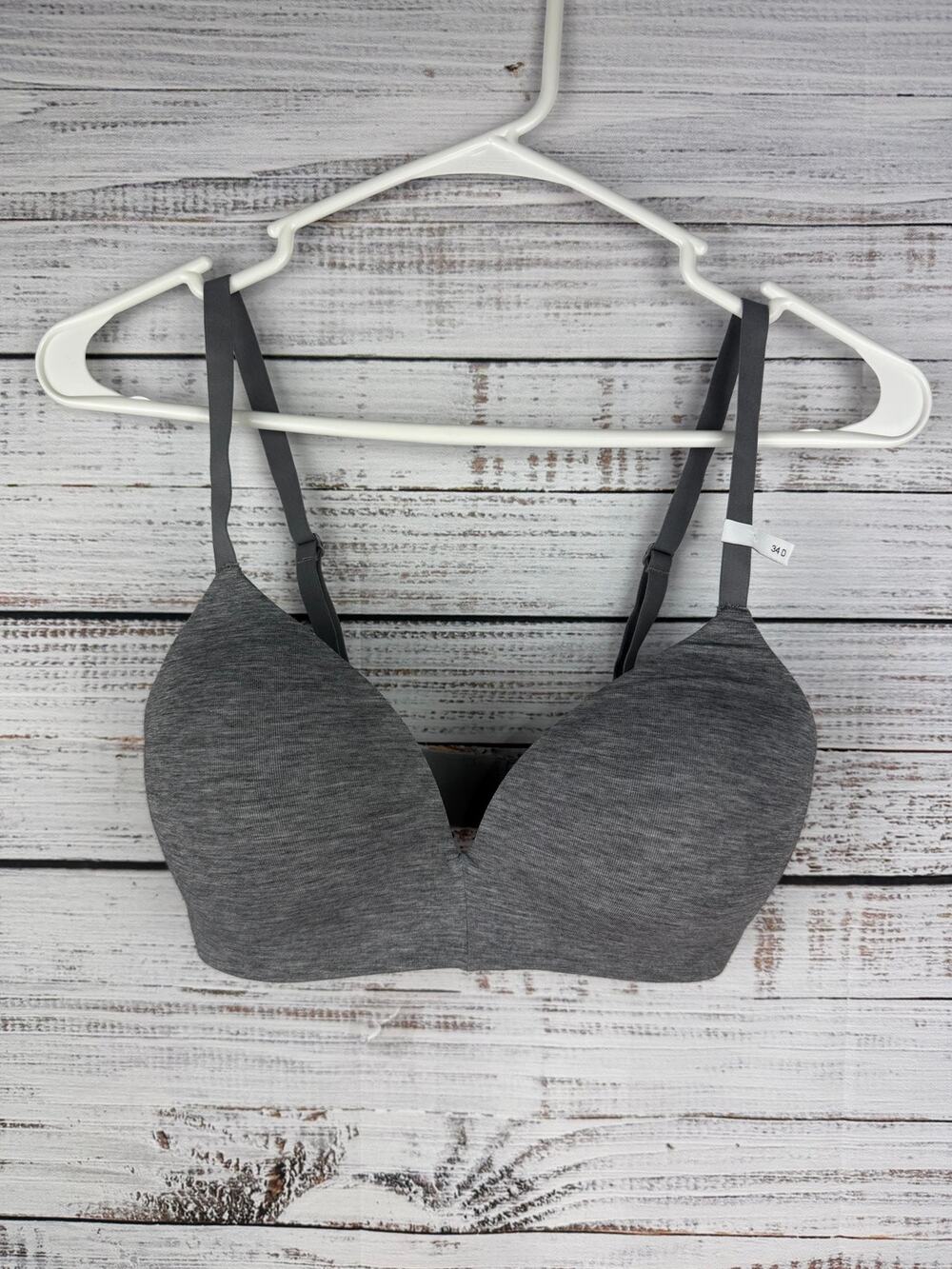 Gap Body Breathe Adjustable Tshirt Bra NEW 34D Gray Soft Comfort Neutral Casual